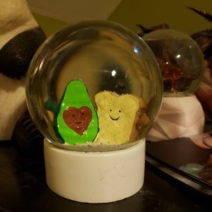 Avocado toast snow globe